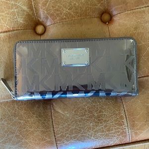 Michael Kors Jet Set Silver Wallet